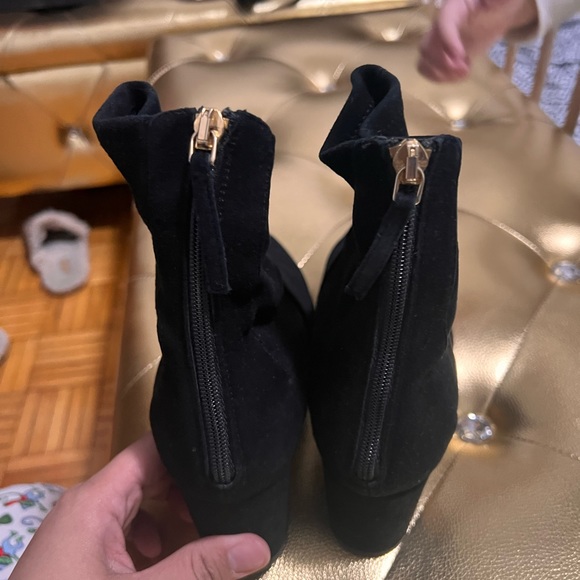 Shoes - Picture 5 of 10